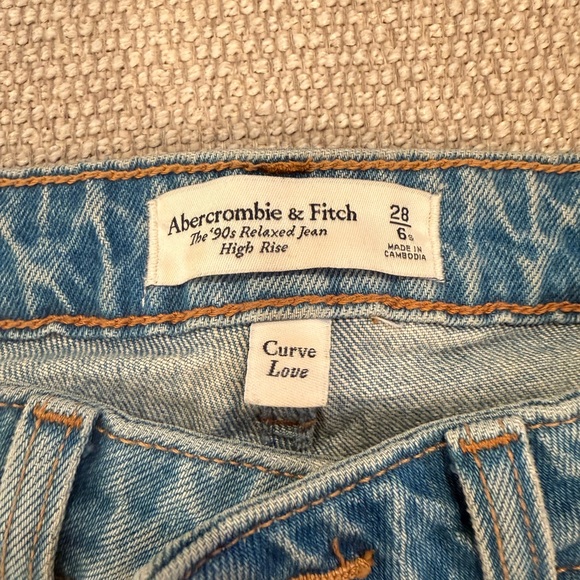 Abercrombie & Fitch 90s Relaxed Jean High Rise Medium Wash - Picture 2 of 3